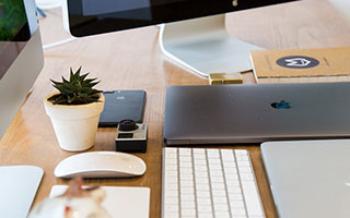 北美世界杯-人人都爱！赛后魔笛和维尼修斯交谈甚欢，还被恩德里克抱起